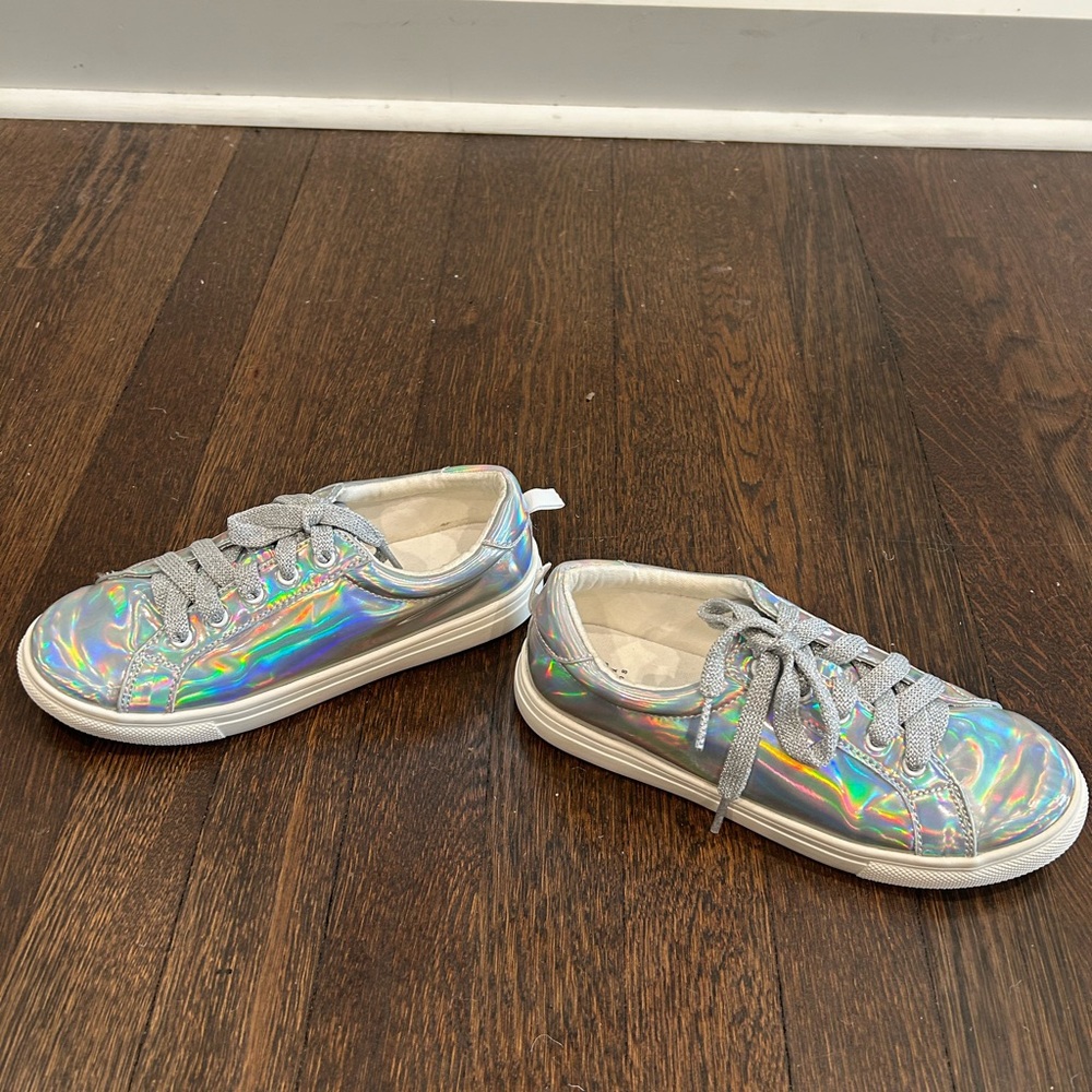 NWOB Gap Kids Silver Metallic Sneakers Size 3Y